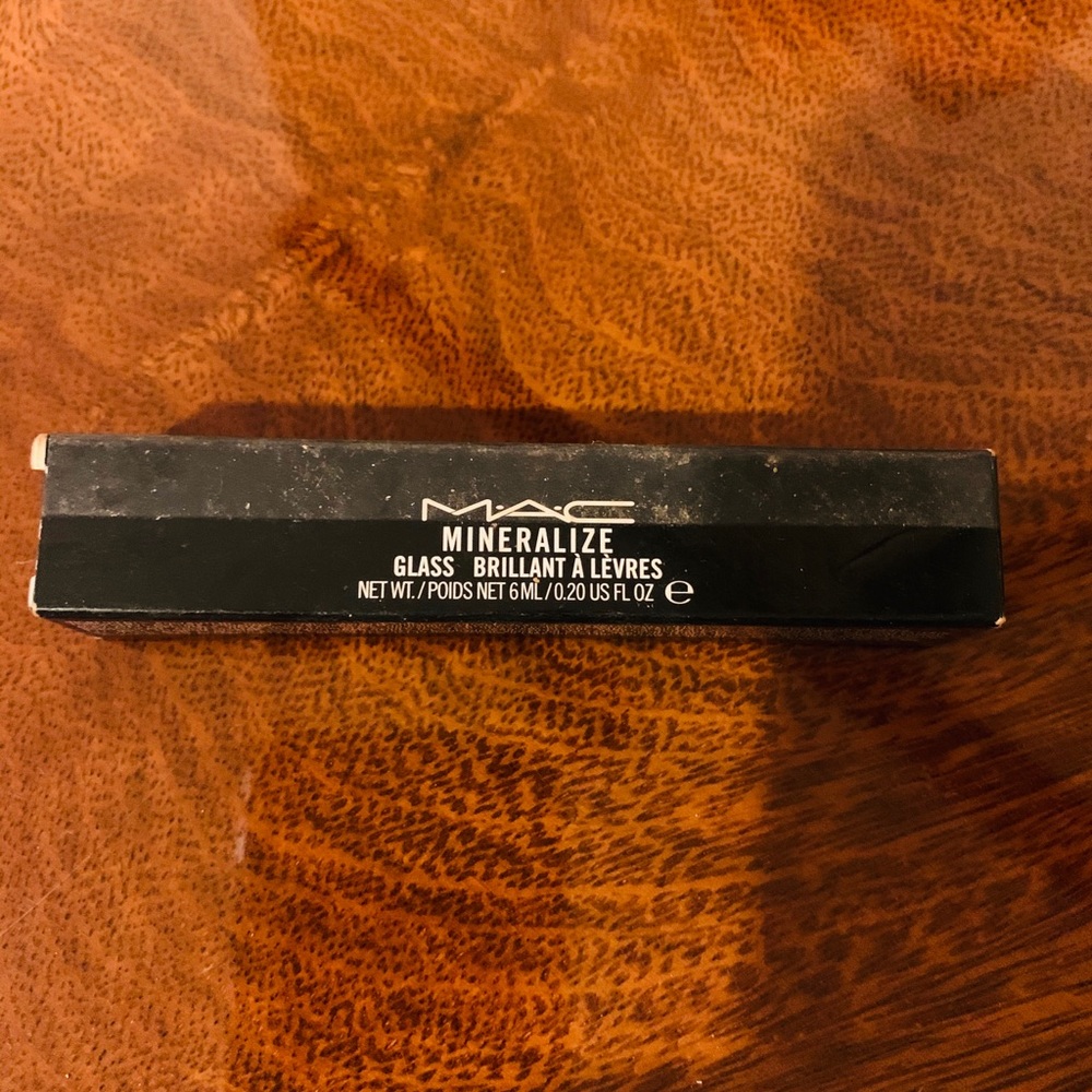 MAC - Mineralize Glass - Poetic - Brand New Never Used